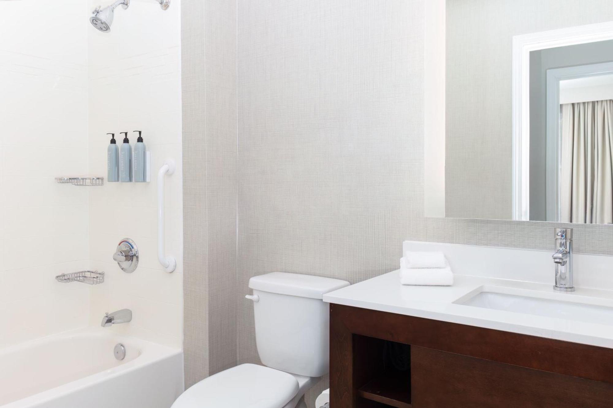 By Marriott Decatur Hotel Forsyth