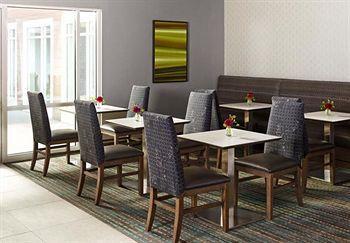 Hotel By Marriott Decatur Forsyth