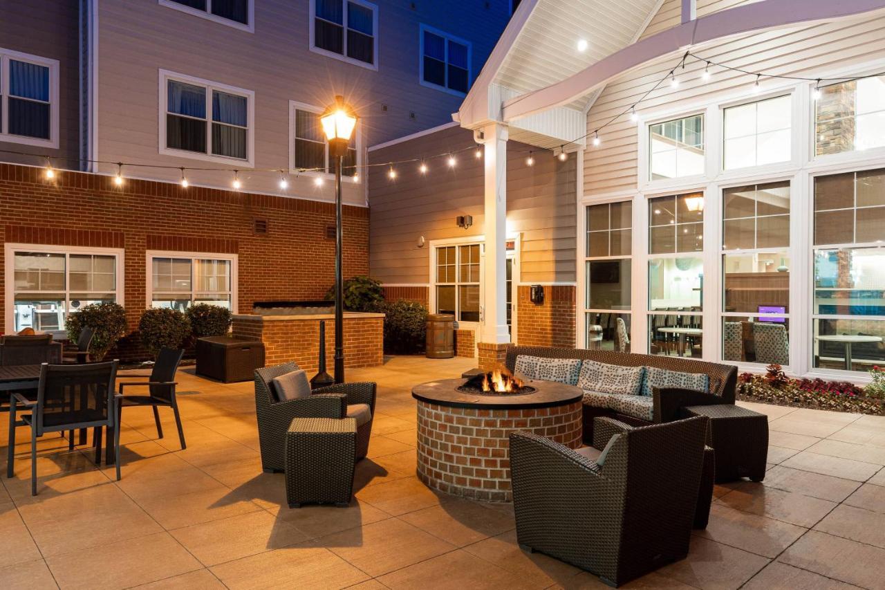 Hotel By Marriott Decatur Forsyth
