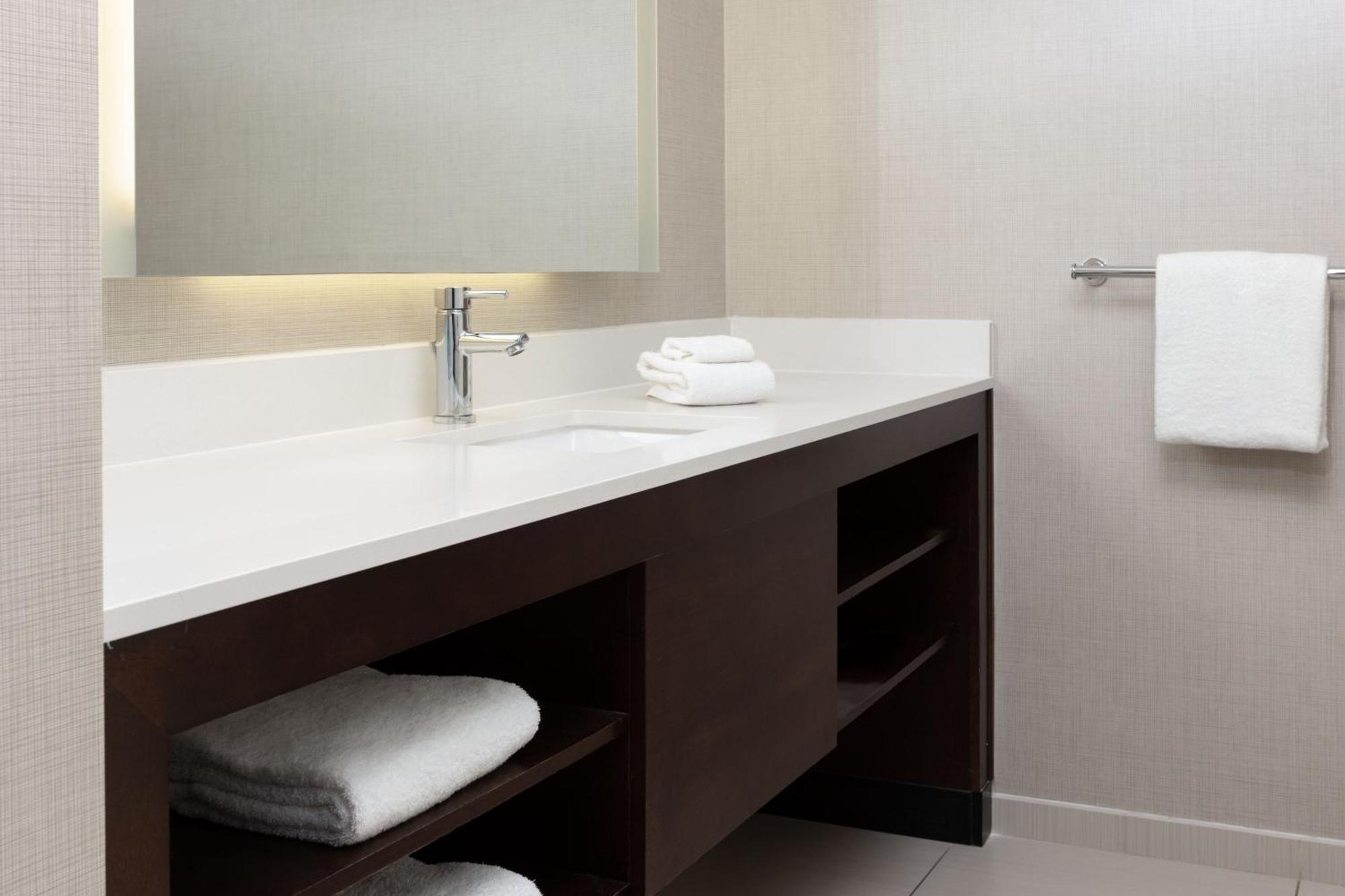 By Marriott Decatur 3* Forsyth