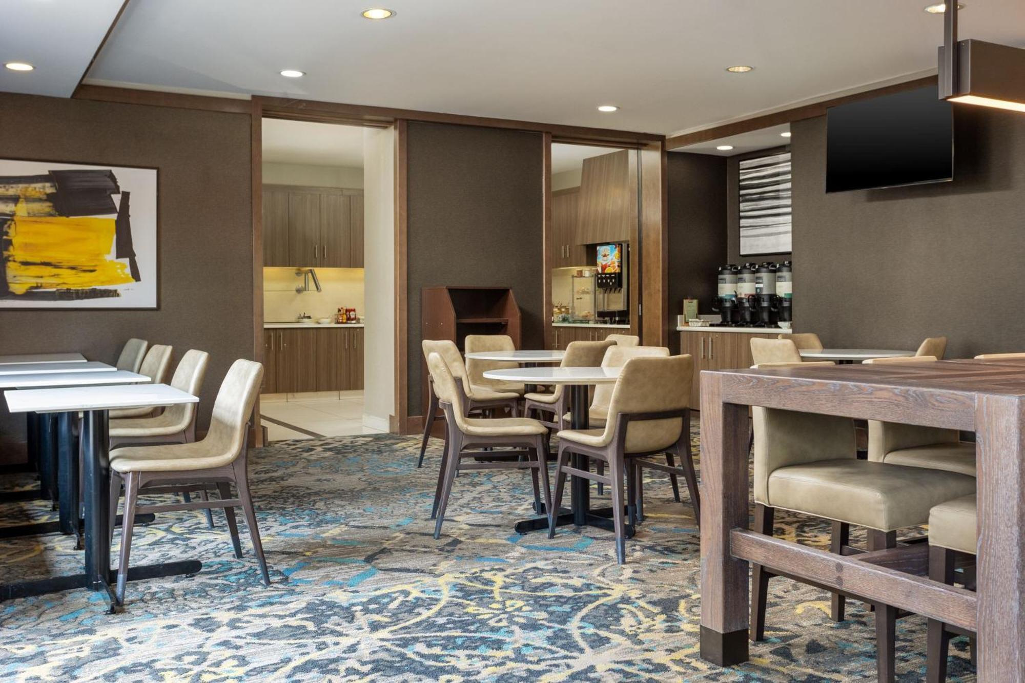 Hotel By Marriott Decatur Forsyth