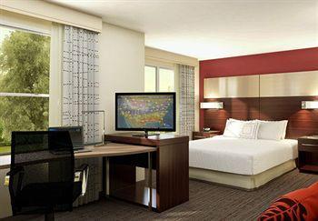 By Marriott Decatur Hotel Forsyth